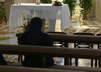 Bestemmiatore seriale irrompe in chiesa a Sezze: il parroco chiama i carabinieri