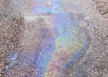 Camion perde gasolio e causa incidenti: traffico in tilt a Latina