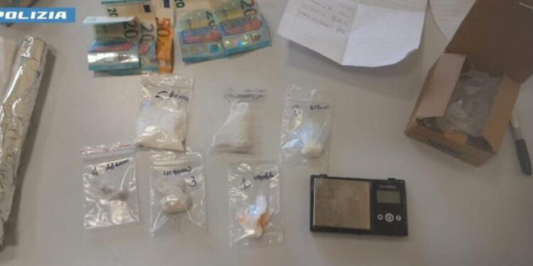 Latina, cantina trasformata in base di spaccio: la Polizia trova anche una lista con i nomi dei clienti