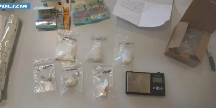Latina, cantina trasformata in base di spaccio: la Polizia trova anche una lista con i nomi dei clienti