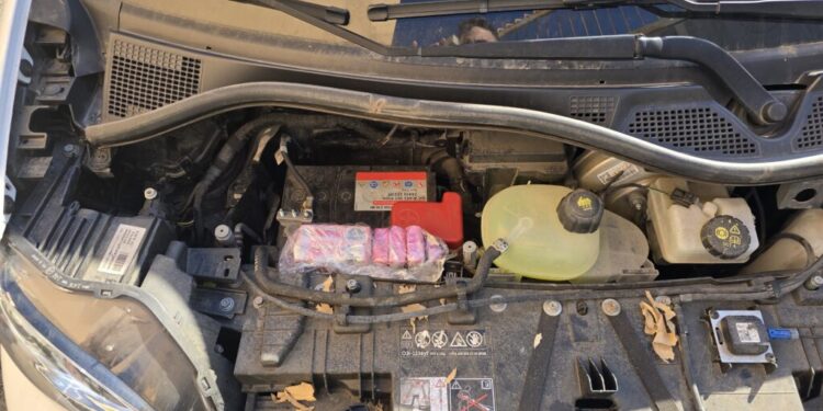 Sorpresa nel cofano di un’auto: scoperti quasi 2 chili di droga, arrestati due pusher a Latina
