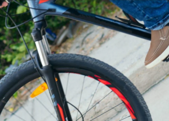 Rapina cruenta in via Milazzo a Latina: cassiere ferito e il bandito fugge in bicicletta
