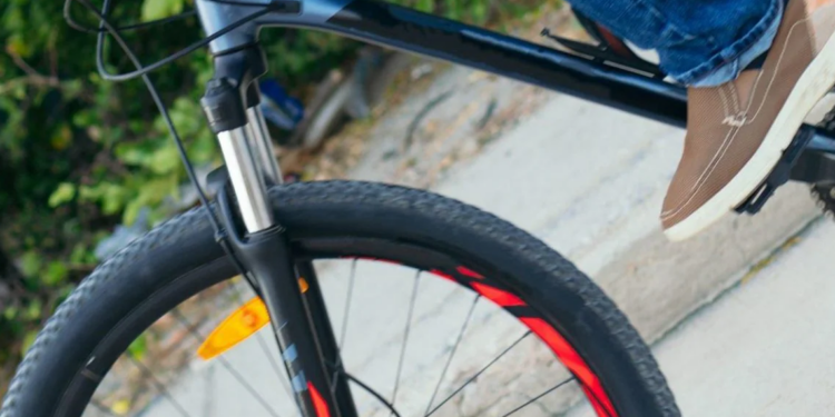 Rapina cruenta in via Milazzo a Latina: cassiere ferito e il bandito fugge in bicicletta