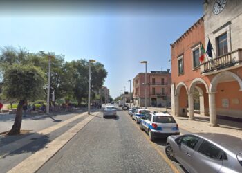 Cisterna, quattro 13enni trovano un portafoglio con 400 euro: lo consegnano alla Polizia e poi rintracciano il proprietario