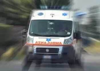 Rocambolesco incidente alle porte di Latina: tre auto coinvolte e persone ferite