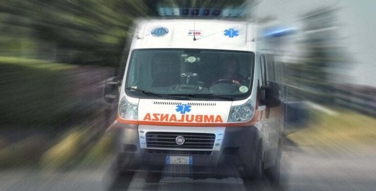 Rocambolesco incidente alle porte di Latina: tre auto coinvolte e persone ferite