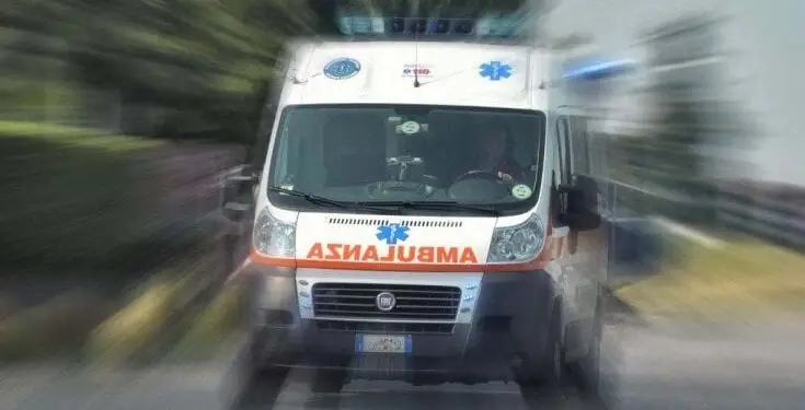 Rocambolesco incidente alle porte di Latina: tre auto coinvolte e persone ferite