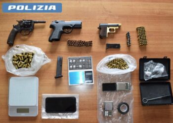 Cisterna: fermato in auto con droga e armi, scatta l’arresto