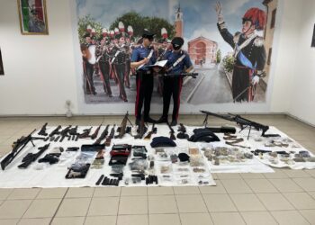 Arsenale scoperto in provincia di Latina: tra le armi anche bombe a mano. Arrestato spagnolo