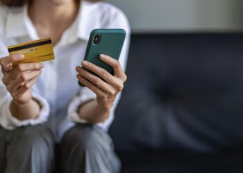 Finto impiegato bancario la truffa: 27enne di Latina raggirata e derubata di 1.830 euro