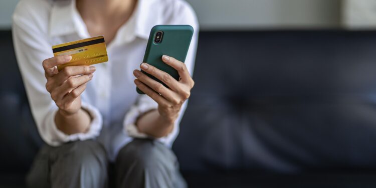 Finto impiegato bancario la truffa: 27enne di Latina raggirata e derubata di 1.830 euro