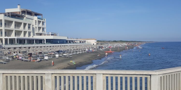 Paura al lido di Latina: bimbo di 7 anni si perde in spiaggia