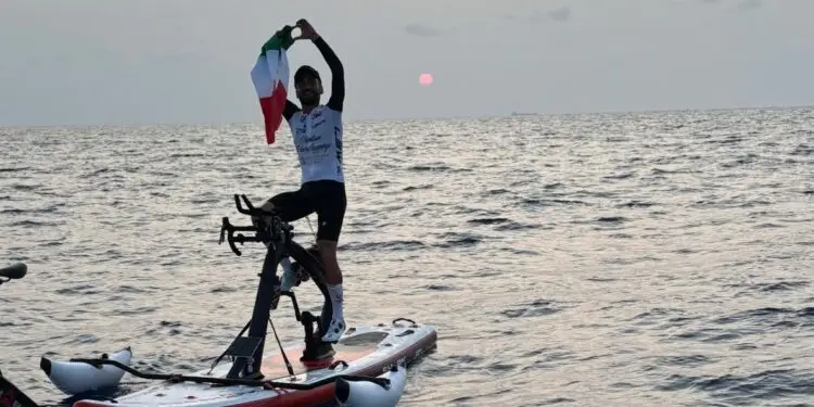 Impresa pontina: Nardecchia attraversa il Tirreno in bici, stabilendo un nuovo incredibile record