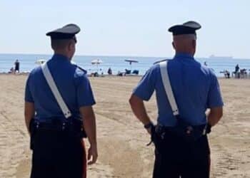 Rissa furiosa in spiaggia al Circeo: la musica alta scatena il caos tra comitive di turisti