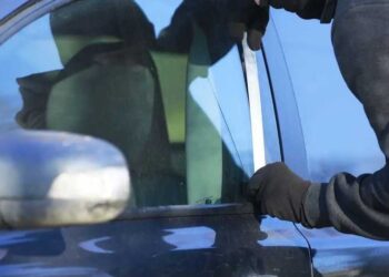 Riciclaggio auto rubate, la Stradale smantella la base di Borgo Montello: due arresti