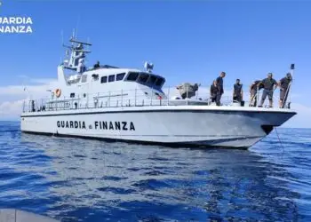 Ponza, la Finanza salva sette persone da un naufragio. Proseguono i controlli antidroga