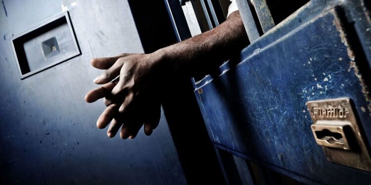 Droga e cellulari in carcere: sei arresti, coinvolta anche la provincia di Latina