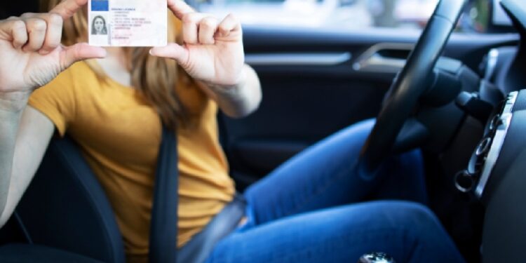 La prima auto usata: manuale pratico per neopatentati urbani