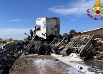 Autista di un’azienda di Latina muore in tragico incidente con tir in Sardegna