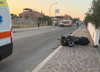 Grave incidente al Circeo: scontro tra scooter e auto. Giovane di 24 anni in ospedale in codice rosso