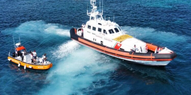 Terrore in mare a Ponza: scontro tra imbarcazioni, padre e figlio sbalzati in acqua e ricoverati in codice rosso