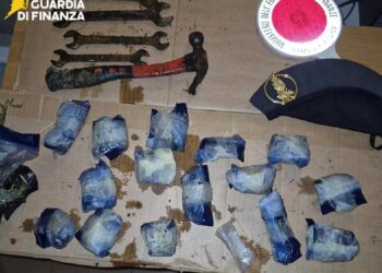 Operazione antidroga a Ponza: un chilo di cocaina nascosta in mare per eludere i controlli
