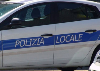 Latina, inseguimento da film in centro: motociclista semina il panico e fugge via