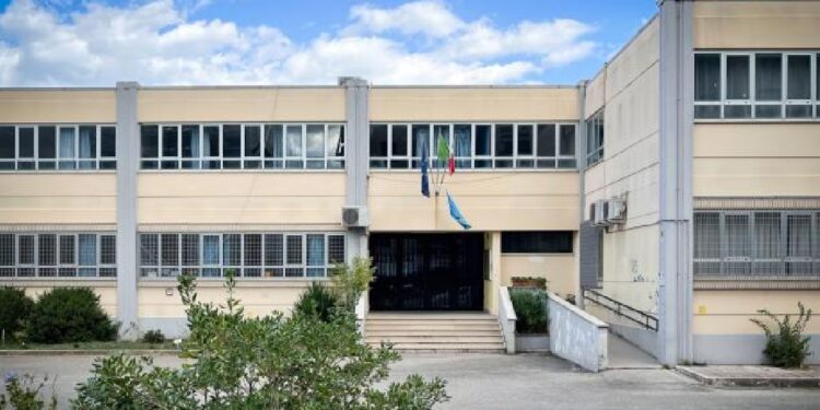 “Il Liceo Majorana ha perso un fiore. Ciao Alexandra”: il dolore della scuola per la sua studentessa