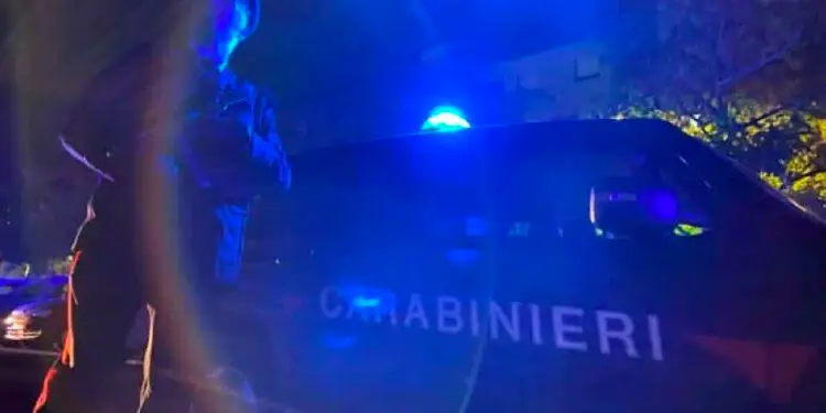 Panico alla festa di San Michele a Sermoneta: brandisce una falce tra la folla al grido di “Allah Akbar”