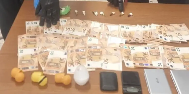 Blitz antidroga nel pontino: tre denunce e sequestro di cocaina, marijuana e 5mila euro