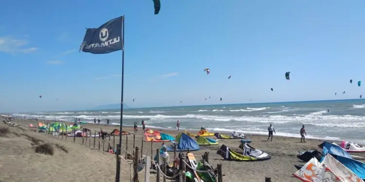 Assalto alle auto sul lungomare di Latina: surfisti derubati. “La città chiede vigilanza subito”