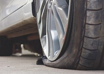 Stalker raggiunge l’ex all’ospedale di Terracina e le fora tutte e quattro le ruote dell’auto