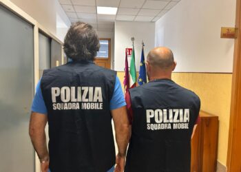 Operazione della Polizia a Latina: manette e perquisizioni per spaccio e armi in zona pub