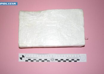 Controllo sulla Pontina, la Polizia ferma un’auto e trova un chilo di cocaina: arrestati tre uomini a Latina