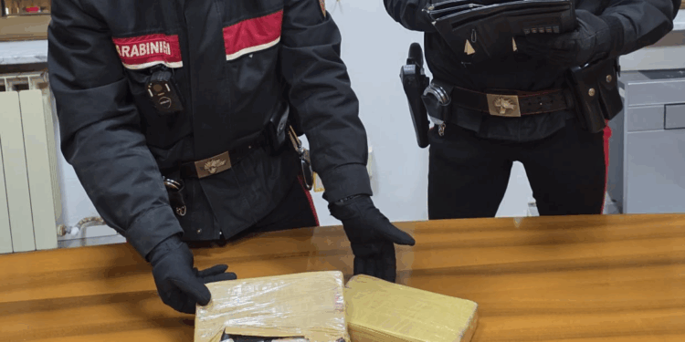 Fermato a Sezze con due chili di cocaina nel bagagliaio: arrestato un uomo di Latina