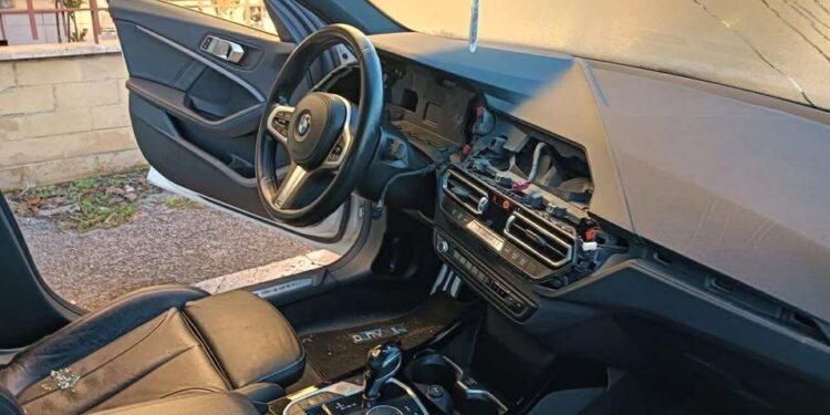 Furti senza fine a Latina, Bmw saccheggiata: il conto è di 5mila euro. Un lettore: «Città allo sbando»