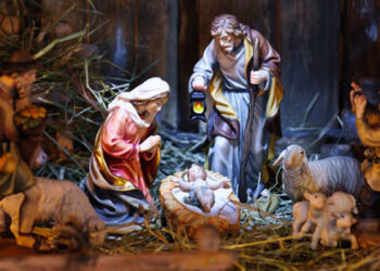 Paura nella notte di Natale: esplosione distrugge il presepe davanti alla chiesa di Sezze Scalo