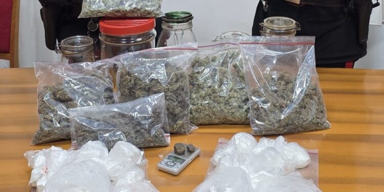 Latina, nasconde un chilo di cocaina in camera da letto: scatta l’arresto