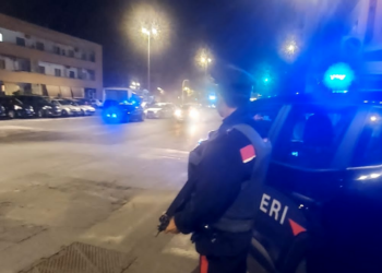 Latina, una passeggiata in bici che finisce male: spuntano droga e coltelli