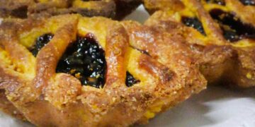 Sezze, sequestrati 300 chili di cornetti e crostatine di visciole: scatta la distruzione