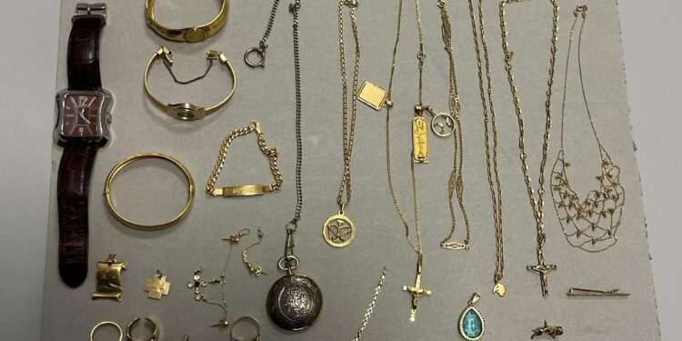 Truffa del “falso nipote”, due arresti in provincia di Latina: recuperati gioielli per 17mila euro