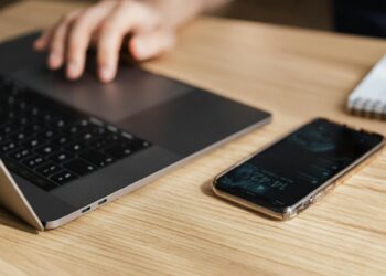 Come l’ambiente digitale ha cambiato la percezione del gioco d’azzardo: opinione degli esperti di Glorion Casino