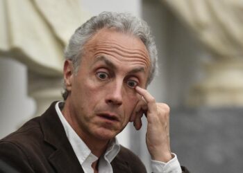 Travaglio derubato durante lo spettacolo a Latina, ecco cosa è avvenuto: «Chi cerca segreti resterà deluso»