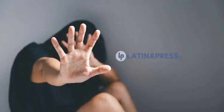 Aggressione a una 15enne a Latina: quando la violenza tra adolescenti diventa una sconfitta per tutti