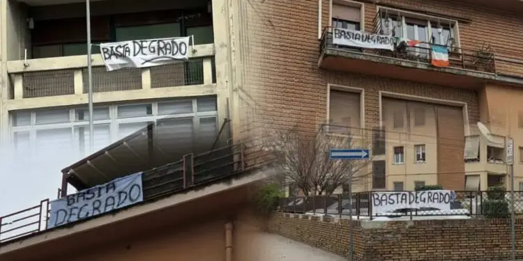 Latina, la protesta dei residenti: striscioni ai balconi contro il degrado in via Don Morosini