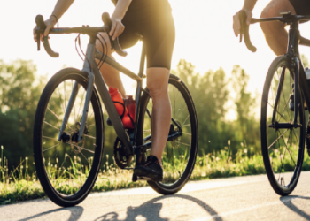 Ciclisti minorenni speronati da un’auto: follia tra Sermoneta e Norma