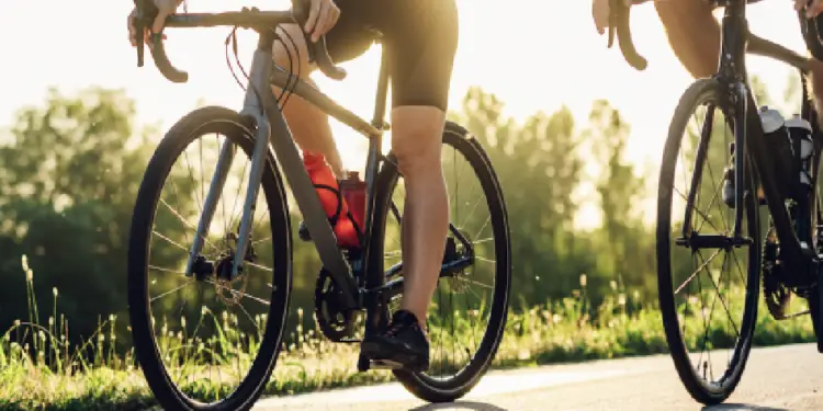 Ciclisti minorenni speronati da un’auto: follia tra Sermoneta e Norma