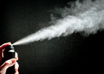 Rapina in casa al Circeo: ladri bloccano il proprietario con spray urticante e scappano con un orologio di lusso