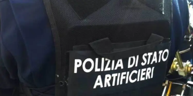 Sorpresa choc a Latina: compra casa e trova una bomba in un’intercapedine