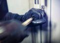 Raffica di furti nei bar a Latina, i ladri colpiscono e spariscono in 45 secondi: commercianti esasperati